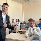 Студенты 1 курса провели почту в честь 8 марта 