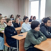 Студенты-переводчики встретились с известной писательницей