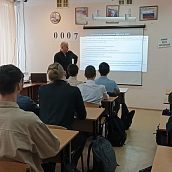 Доцент ИнЭТиП провел открытый урок для старшеклассников