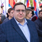 Свыше 9 тысяч человек пришли на митинг в поддержку референдумов за присоединение Донбасса к России