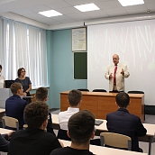 Поздравление с днем знаний первого курса студентов института Энергетики