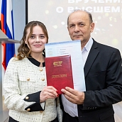 Выпускникам СЭИ торжественно вручили дипломы о высшем образовании 