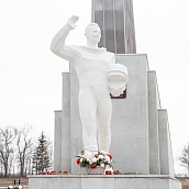 Студенты СГТУ и ППК почтили память Юрия Гагарина