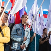 Свыше 9 тысяч человек пришли на митинг в поддержку референдумов за присоединение Донбасса к России