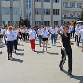 «Здоровая альтернатива» в СГТУ: флешмоб, митинг и реконструкция ко Дню Победы