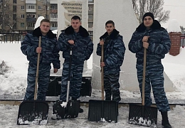 Отряд охраны правопорядка взял шефство над стелой павшим в ВОВ политеховцам