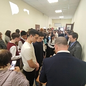Доцент кафедры МБИ представил экспозицию на карьерном форуме для школьников