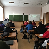 Сотрудник ГИБДД напомнил студентам о правилах поведения участников дорожного движения