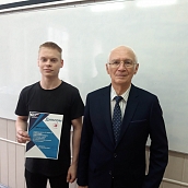 Награждение дипломами победителей 21-й внутривузовской олимпиады по «Теоретическим основам электротехники (ТОЭ)»  на кафедре «Электроэнергетика и электротехника»