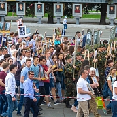 Более 500 сотрудников и студентов Гагаринского университета приняли участие в «Бессмертном полку»