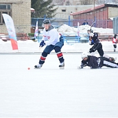 В СГТУ открылся каток и начались матчи по русскому хоккею