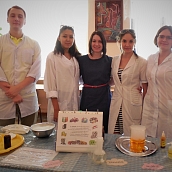 Кафедра ХИМ продемонстрировала химические эксперименты в СКМиЭ