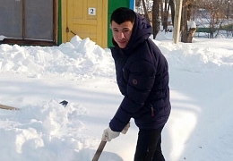 Студенты провели уборку снега в «Политехнике»