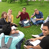 Международная летняя школа русского языка провела урок на открытом воздухе