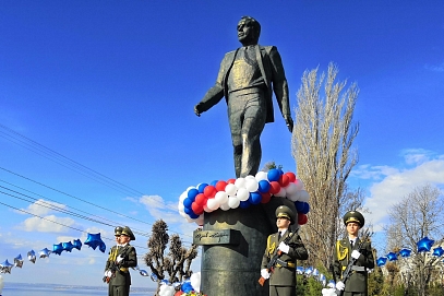 День космонавтики: Гагаринцы открыли праздничные мероприятия участием в митинге