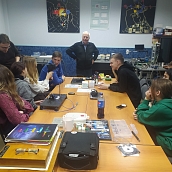 Сотрудники ФТИ провели для школьников экскурсию по научно-образовательному центру