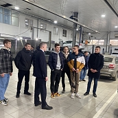 Студенты ИММТ посетили дилерский центр крупной автомобильной компании
