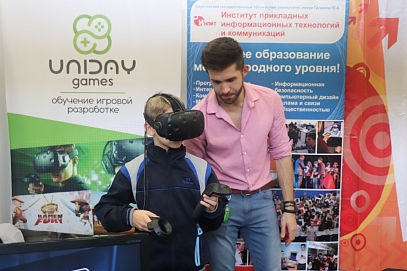 Фестиваль науки в СГТУ: саратовцам показали экзоскелет, роботов и химическое шоу