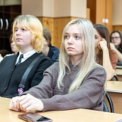 Для студентов СЭИ прошла встреча с инспектором таможни области