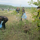 Студенты ЭКЛ – участники акции «Чистый берег»