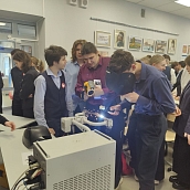 Преподаватели и студенты Политеха познакомили школьников с передовым инженерным оборудованием