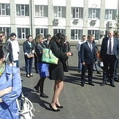 Преподаватели и студенты ЭКЛ приняли участие в высадке роз