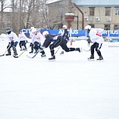 В СГТУ открылся каток и начались матчи по русскому хоккею
