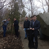 Студенты ФТИ приняли участие в субботнике в парке Победы