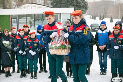 Политеховцы возложили цветы к памятнику «первопроходцу космоса»