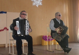 Будущие мастера саратовской гармоники встретились со священником