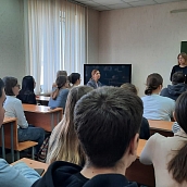 Студенты-переводчики встретились с известной писательницей