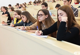 Школьники посетили воскресный лекторий СГТУ по физике